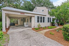 Exterior - 6 Bedrooms, East Beach, Pool! (St. Simons Island)