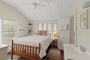6 bedrooms, free WiFi, bed sheets