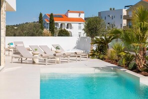Pool - Luxury Seafront Villa Noles With Heated Pool, Jacuzzi, EV Near Zadar (Sukosan)