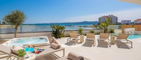 Villa, 4 chambres, fumeur, piscine privée | Terrasse/patio