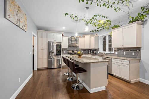 4-bedroom house in nice Holden with WiFi, AC