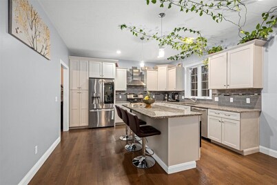 4-bedroom house in nice Holden with WiFi, AC