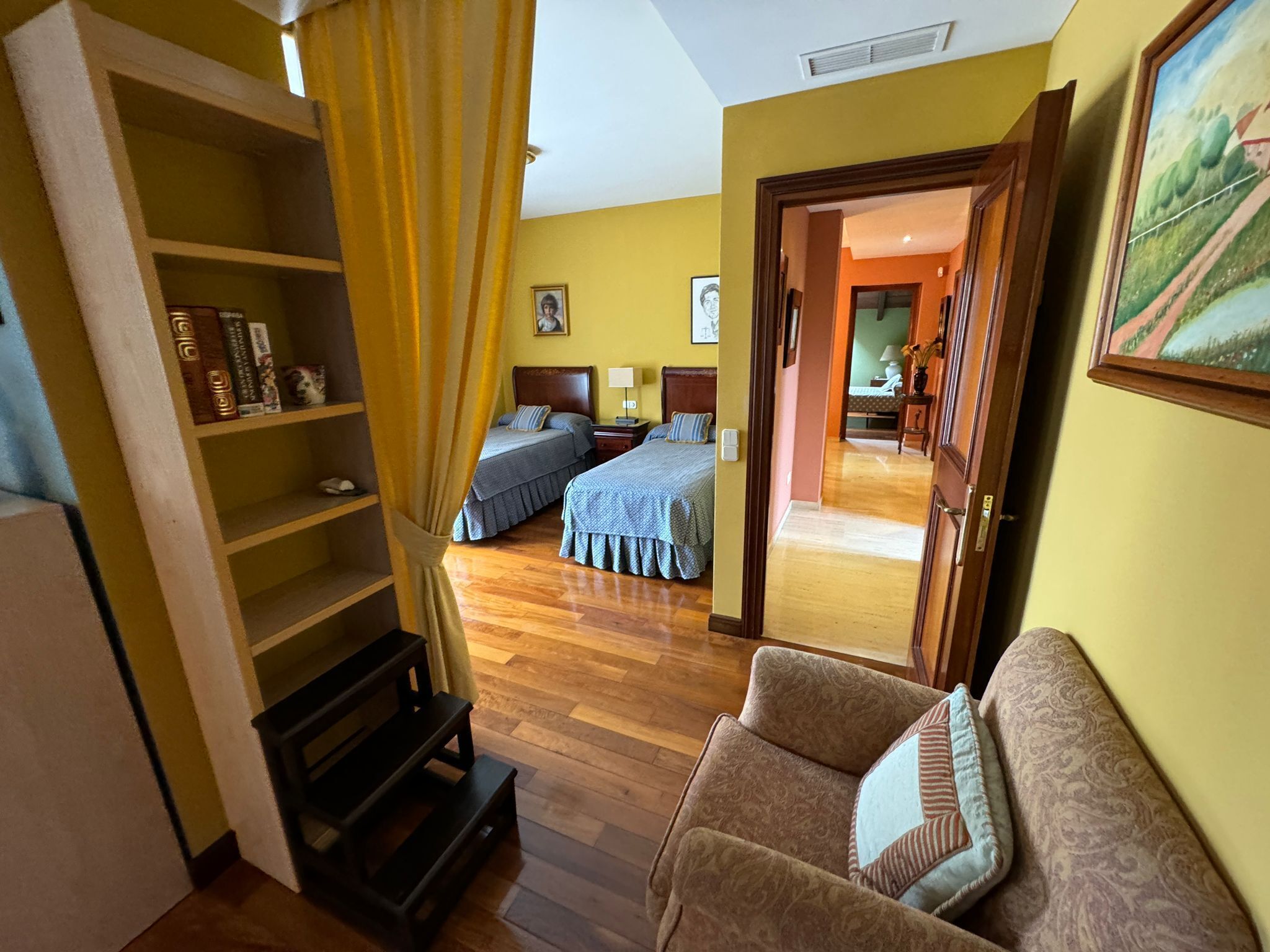 5 chambres, fer et planche à repasser, Wi-Fi, draps fournis