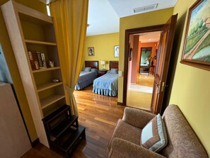 5 bedrooms, iron/ironing board, WiFi, bed sheets - Luxurious 5-bedroom villa with Private Pool, AC in fabulous Marbella center. (Marbella)