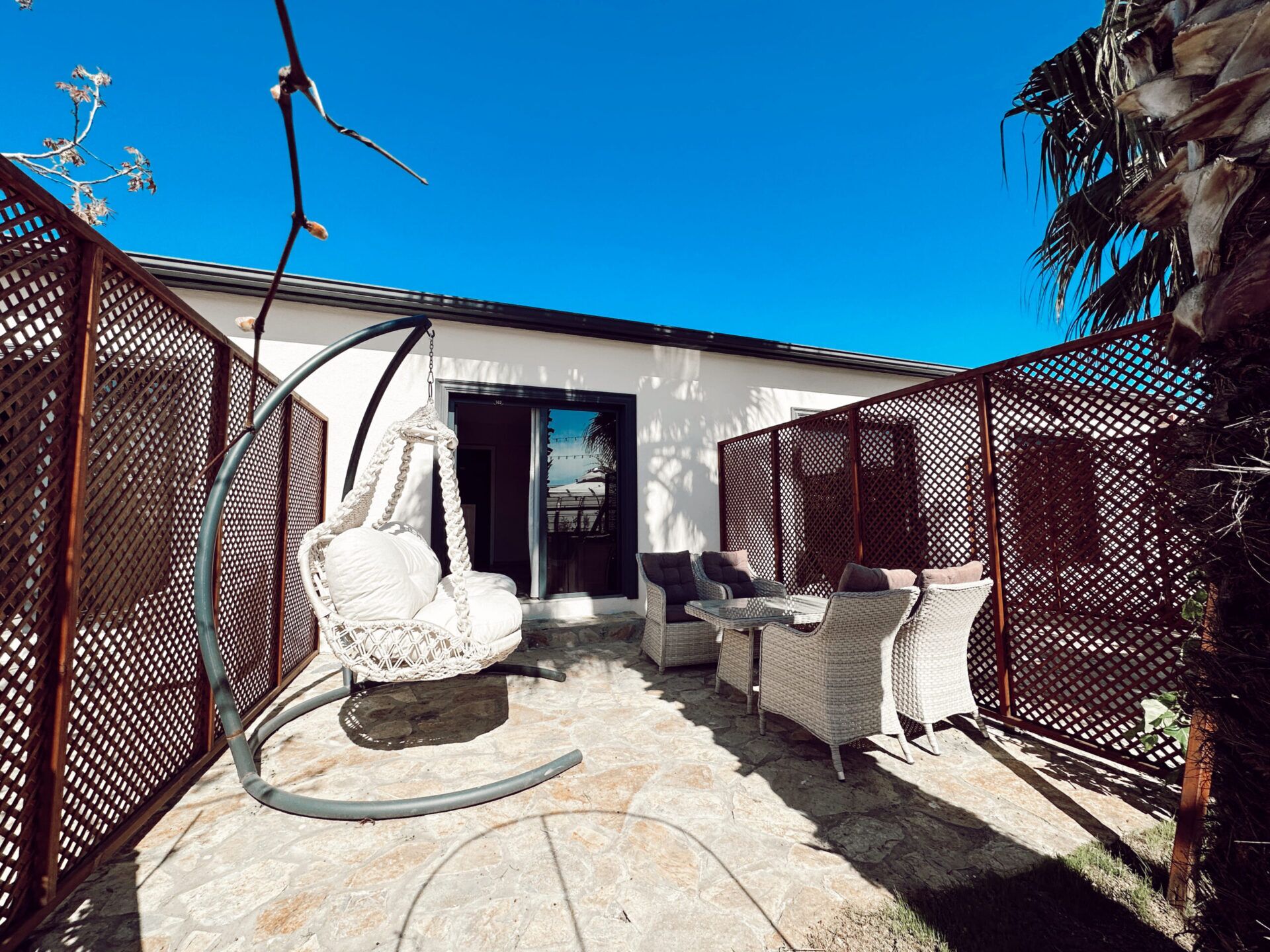 高档床上用品、羽绒被、加厚床垫、客房内保险箱