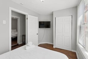 2 bedrooms, iron/ironing board, WiFi, bed sheets