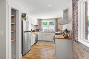 Micro-ondes, four, plaque de cuisson, lave-vaisselle