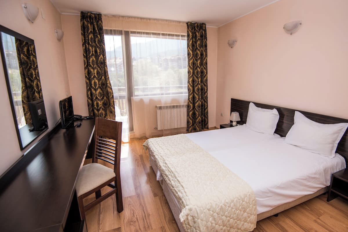 1 bedroom, blackout curtains, soundproofing, free WiFi
