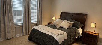 Built in 1890 in Arkansas City - 4 BR w/ extra sleeping areas, cots w/ HVAC