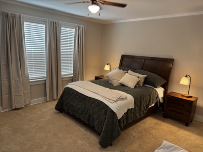 Built in 1890 in Arkansas City - 4 BR w/ extra sleeping areas, cots w/ HVAC