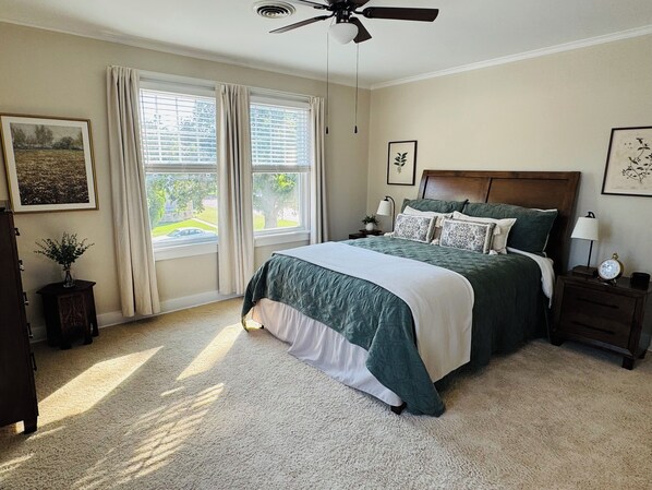 4 bedrooms, desk, free WiFi, bed sheets