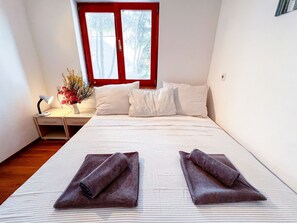 2 bedrooms, WiFi, bed sheets - Hvar, Zarace, Cozy house with outdoor kitchen and private terrace with barbecue, 50m from beach (Gdinj)