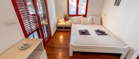 2 bedrooms, WiFi, bed sheets
