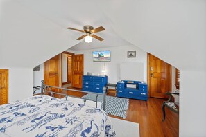 5 室のベッドルーム、WiFi (無料)、ベッドシーツ