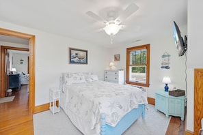 5 bedrooms, free WiFi, bed sheets