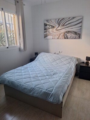 2 quartos, ferros/tábuas de passar roupa, Wi-Fi, roupa de cama