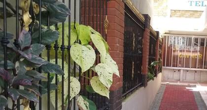 Charming 8-bedroom hotel type residence in Quatre Bornes