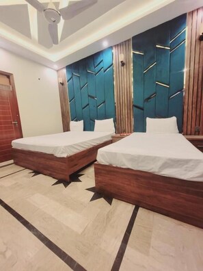 Deluxe Double Room | Soundproofing, iron/ironing board, free WiFi