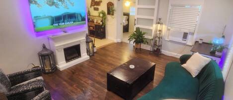 Smart TV y chimenea