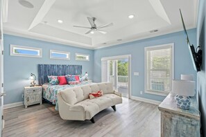 4 室のベッドルーム、WiFi (無料)、ベッドシーツ