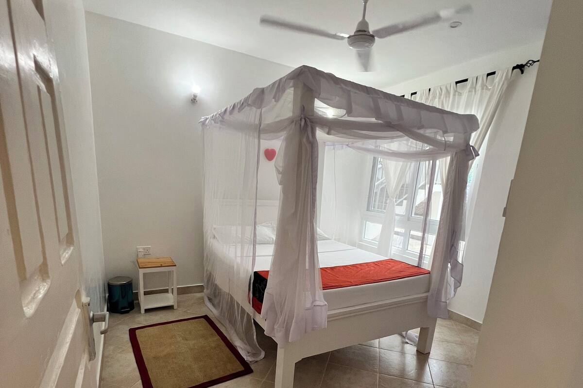 Iron/ironing board, free WiFi, bed sheets
