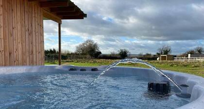 Rustic Cabin Retreat in Bristol Countryside