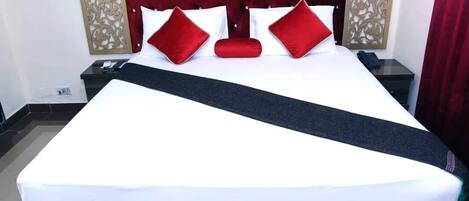 Deluxe Double Room | Soundproofing, iron/ironing board, free WiFi