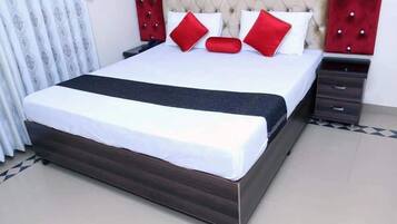 تجهيزات عازلة للصوت ومكواة/لوح كي وواي فاي مجانًا