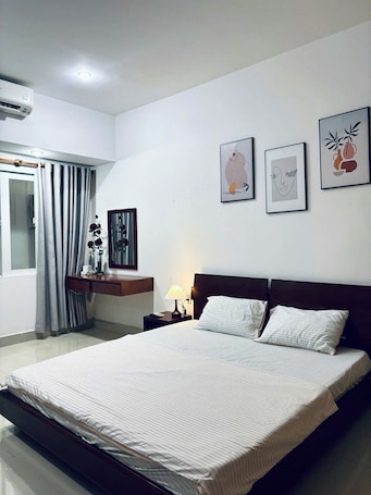 Tabla de planchar con plancha y wifi gratis . The Cozy Home