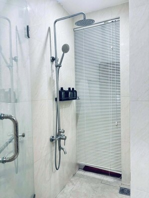 Double Room, City View | Bathroom