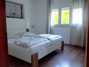 1 bedroom, free WiFi, bed sheets - Family apartment 5min. from Kacjak Beach (Dramalj)