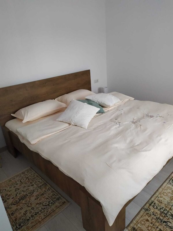 3 bedrooms, WiFi, bed sheets