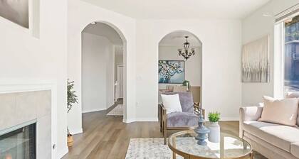 Modern retreat - stay minutes from Portland, Mt Hood, dining & nature attraction