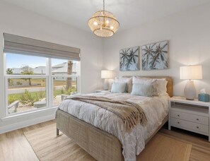 4 bedrooms, iron/ironing board, WiFi, bed sheets