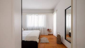 1 Schlafzimmer, Schreibtisch, Bügeleisen/Bügelbrett, Reisekinderbett