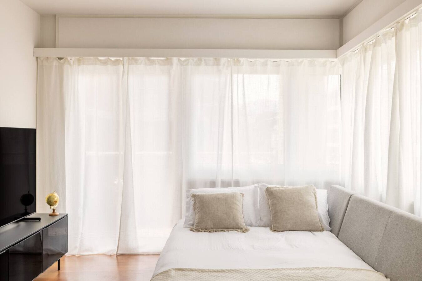 1 多间卧室、办公桌、熨斗/熨衣板、旅行婴儿床