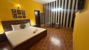 Deluxe Double Room | Soundproofing, iron/ironing board, free WiFi - Heavenly Stays  (Karachi)