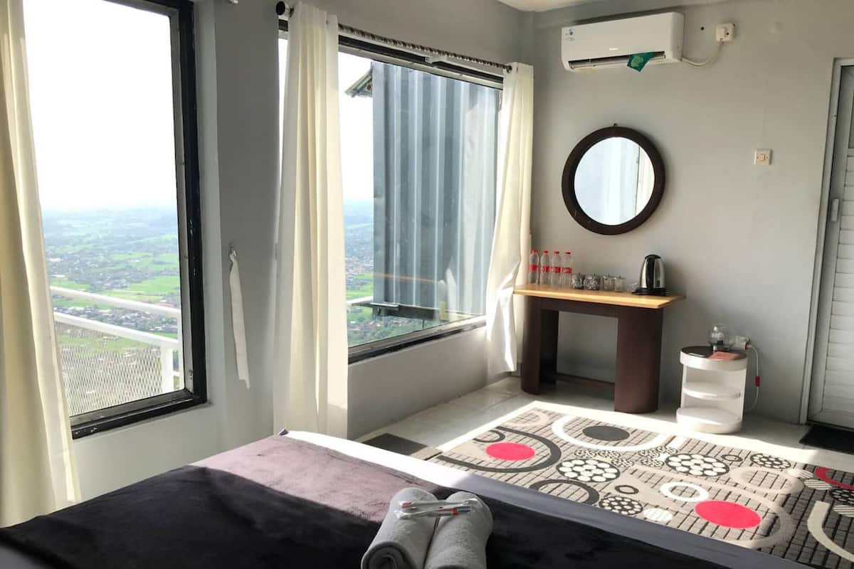 Family Room, City View