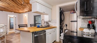 Pet-friendly 2BR Ranch, Wifi, Parking Near RTP