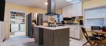 Modern 2br, Pet Friendly, Huge Yard, Central