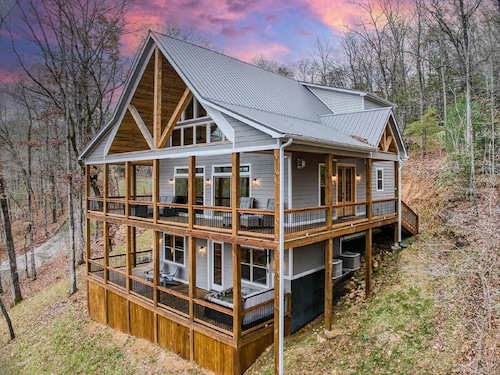 Whitetail Crick; Creekfront, hot tub, theatre room, Starlink