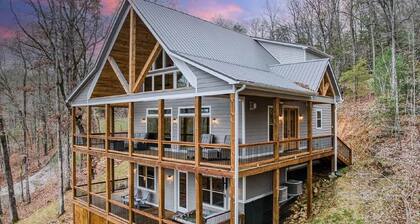 Whitetail Crick; Creekfront, hot tub, theatre room, Starlink