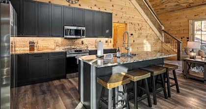 Whitetail Crick; Creekfront, starlink, hot tub, pool table and theatre room