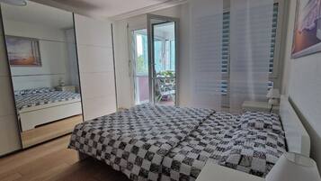 2 bedrooms, iron/ironing board, WiFi, bed sheets