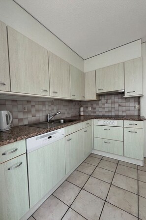 Private kitchen - Chic 3 room apartment near the Rhine, S-Bahn and much more (Feuerthalen)
