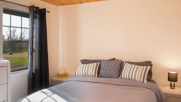 3 Schlafzimmer, Reisekinderbett, kostenloses WLAN, Bettwäsche