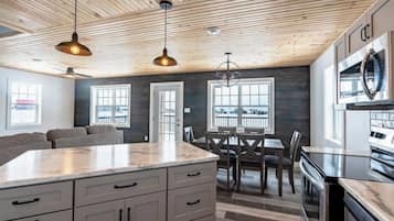 冰箱、微波炉、烤箱、炉灶