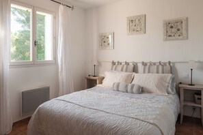 2 chambres, fer et planche à repasser, lit parapluie, Wi-Fi