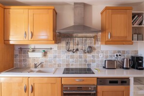 Mikrowelle, Ofen, Herdplatte, Geschirrspüler