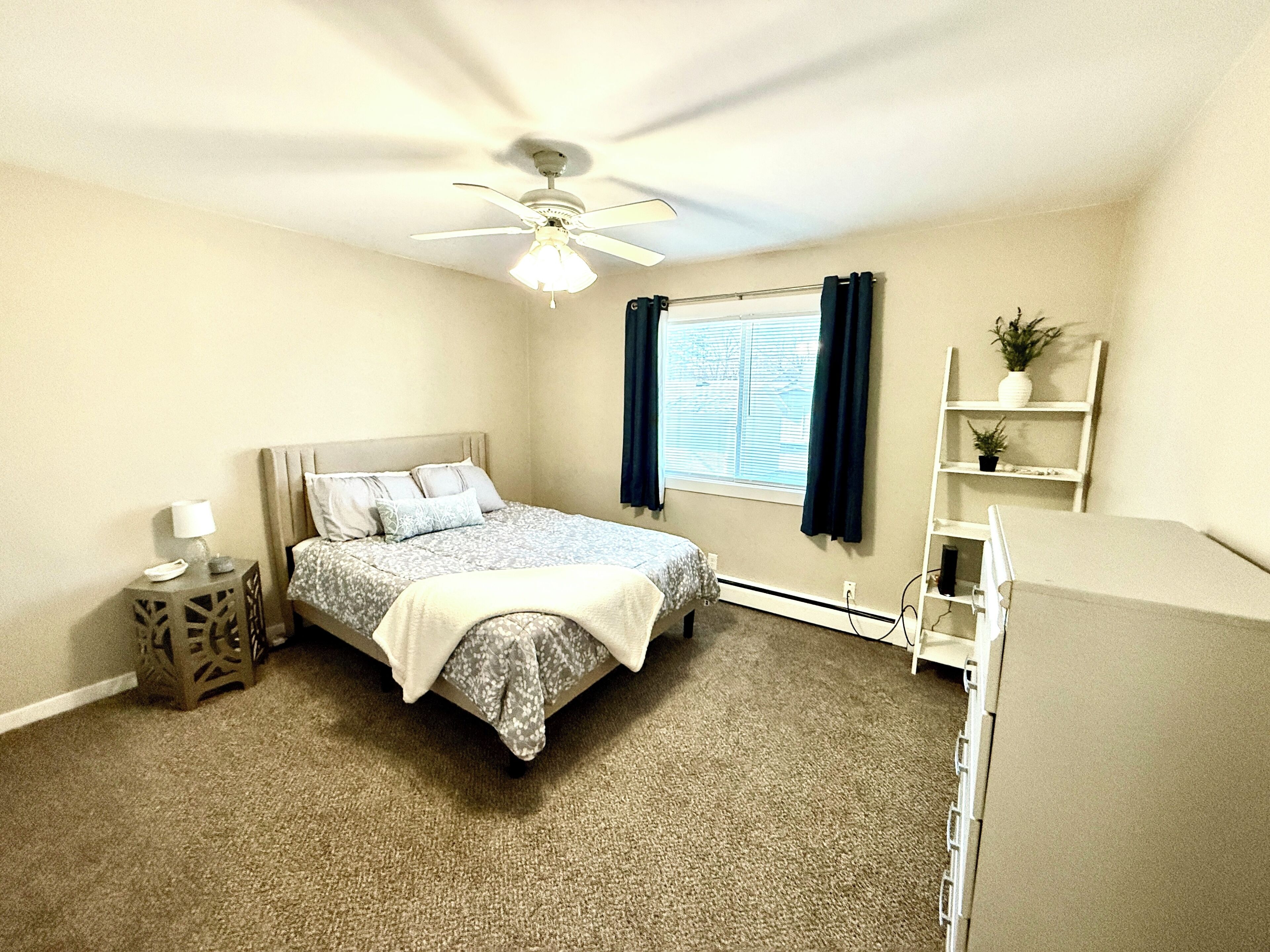 1 bedroom, desk, WiFi, bed sheets